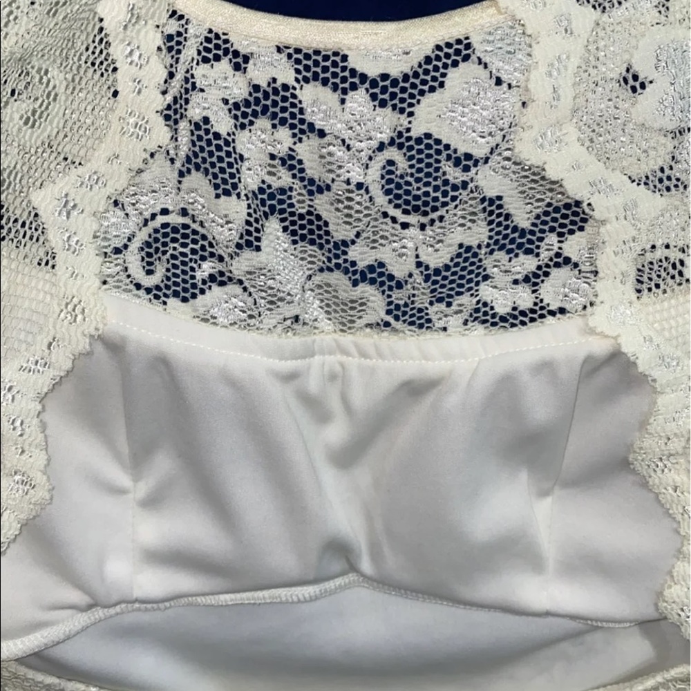 SOLD ! Cream lace dress Size M - Picture 8 of 10